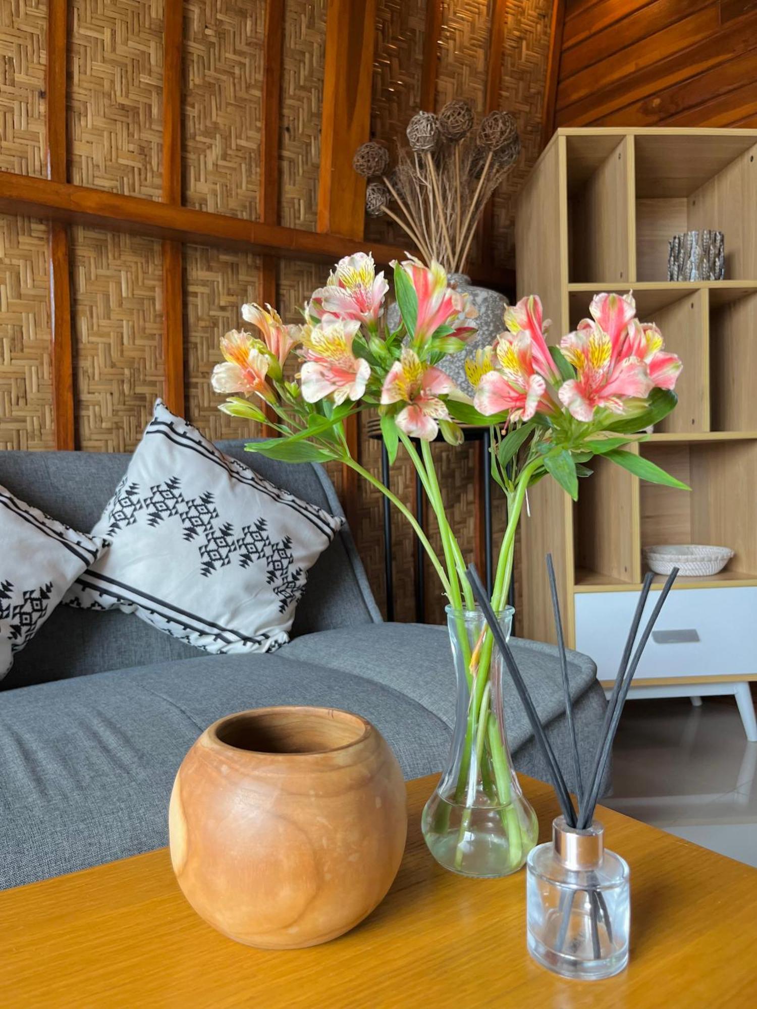 Murna House 2, Rooftop Balinese Wooden House 360 Sunrise To Sunset View Apartment *